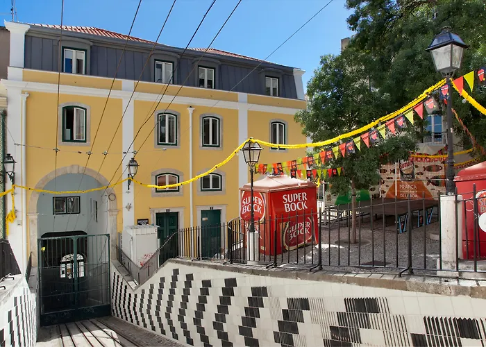 Hotel near College: Ascensor Da Bica - Lisbon Serviced Apartments